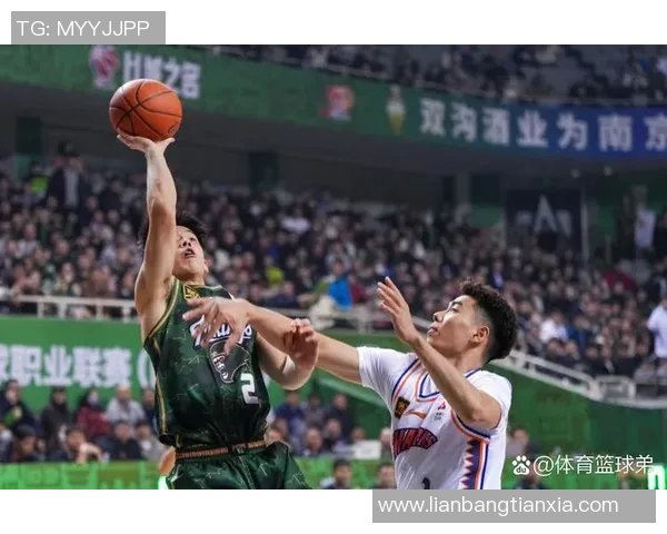 广东与同曦篮球队历史交锋记录分析及战绩回顾